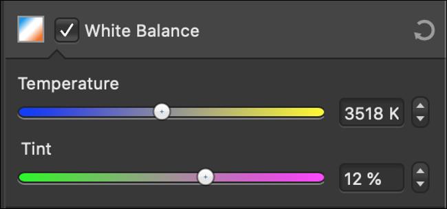 la "Balance de blancos" controles deslizantes en un editor de fotos.