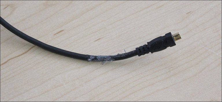 Por qué no debería molestarse en arreglar los cables de carga dañados