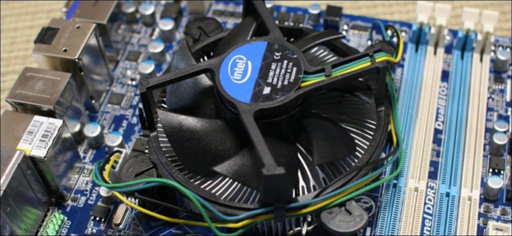 ¿Cuál es la diferencia entre ventiladores de CPU de tres y cuatro pines?