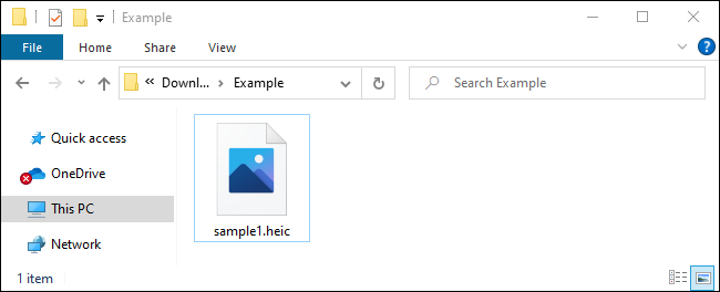 Un archivo HEIC que se muestra sin una miniatura en el Explorador de archivos en Windows 10.
