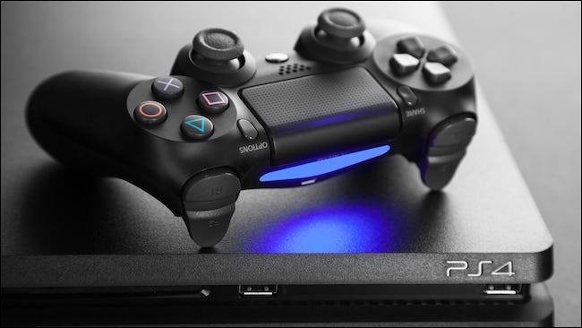 Controlador Dualshock 4 en una PlayStation 4