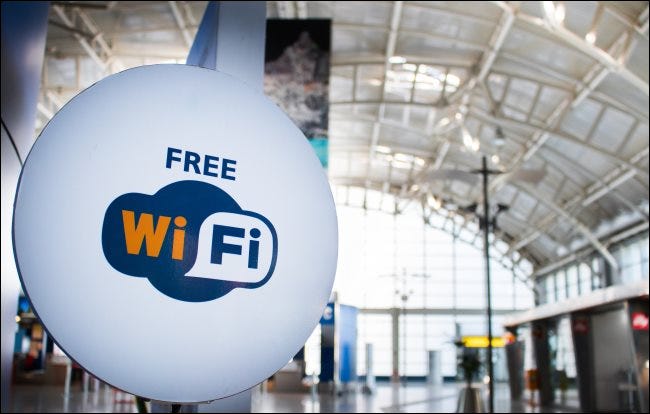 Wi-Fi gratuito en un aeropuerto.