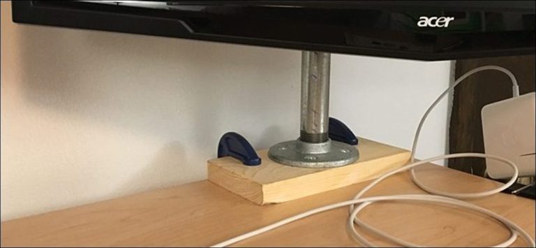 Cómo construir su propio soporte para monitor que se adhiera a cualquier escritorio