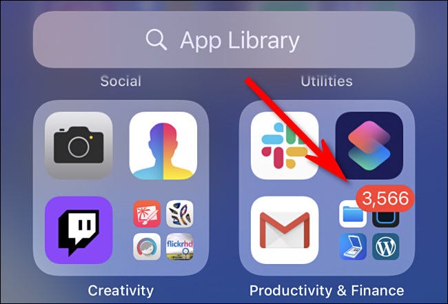 Insignias de notificación visibles en la biblioteca de aplicaciones de Apple iPhone