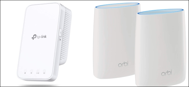 Dos dispositivos orbi mesh junto a un extensor de rango TP-Link