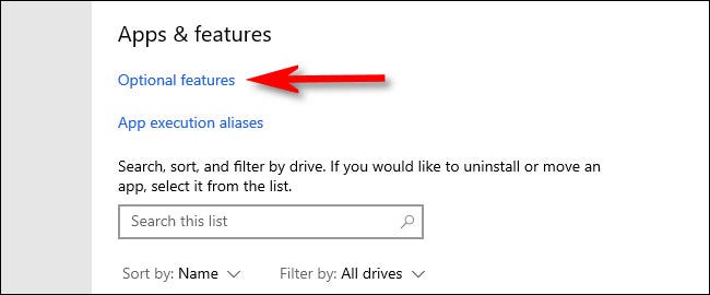 Dentro "Aplicaciones y características," Haga clic en "Características opcionales."