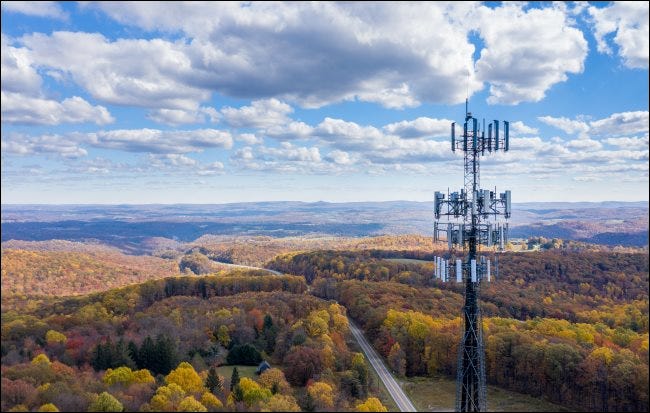 Una torre celular sobre Virginia Occidental.