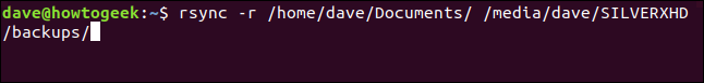 rsync -r / home / dave / Documents / / media / dave / SILVERXHD / backups / en una ventana de terminal