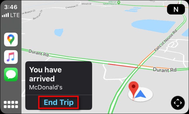 Grifo "Fin del viaje" una vez que haya llegado a su destino en Google Maps en CarPlay a través de iPhone.