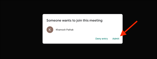 Haga clic en Admitir para agregar un usuario a la llamada de Google Meet.