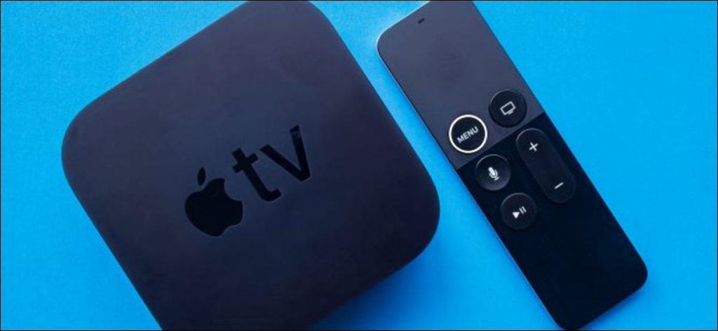 Un Apple TV y su mando a distancia.