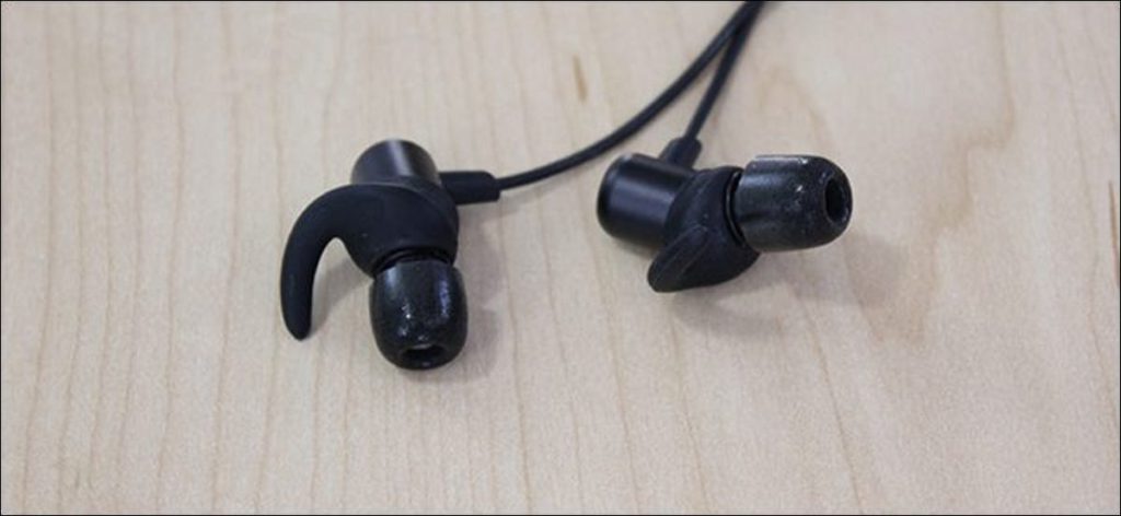 Cómo convertir sus auriculares favoritos en auriculares con aislamiento de ruido de bajo costo
