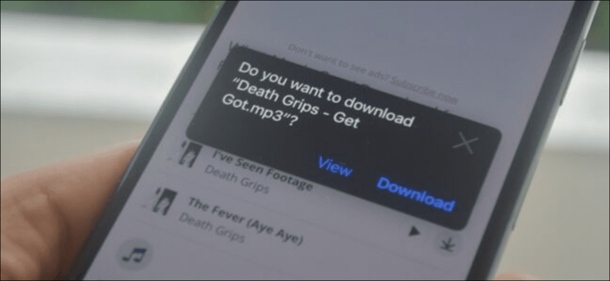 Aplicación Safari en iOS 13 que muestra la ventana emergente de descarga en iPhone