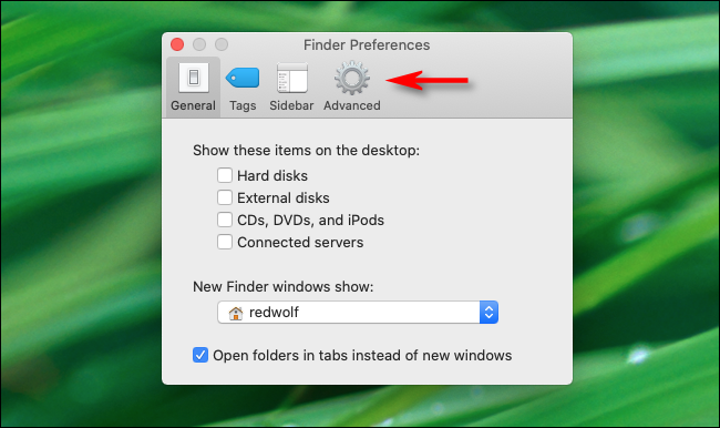 Haga clic en el botón Avanzado en las preferencias del Finder en macOS