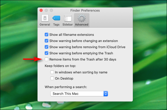 Marque Eliminar elementos de la papelera después de 30 días en las preferencias del Finder en Mac