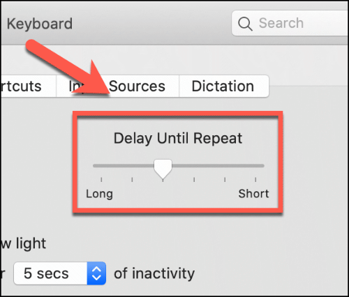 Mueva el control deslizante Retraso hasta que se repita hacia arriba y hacia abajo para afectar el retraso de repetición del teclado de Mac