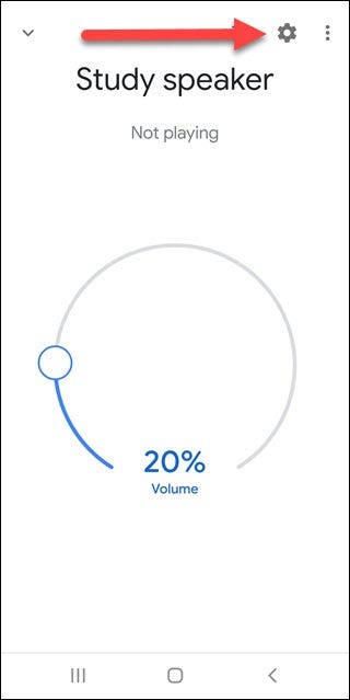 Cuadro de diálogo del dispositivo Google Home con una flecha que apunta al engranaje de configuración.