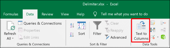 Para acceder al texto en columnas en Excel, haga clic en Datos> Texto en columnas» ancho =»650″ altura =»184″ onload =»pagespeed.lazyLoadImages.loadIfVisibleAndMaybeBeacon (esto);» onerror =»this.onerror = null; pagespeed.lazyLoadImages.loadIfVisibleAndMaybeBeacon (esto);»/></p><center><script async src=