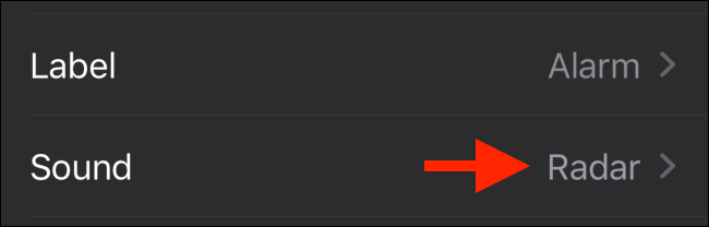 Toca la opción Sonido en la aplicación Reloj.