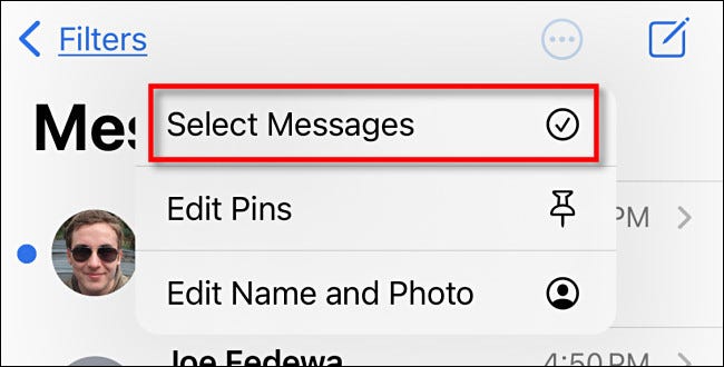 En Mensajes en iPhone o iPad, toque "Seleccionar mensajes"