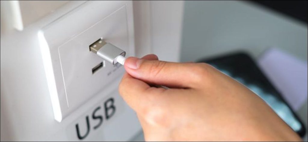 Cómo protegerse de los puertos de carga USB públicos
