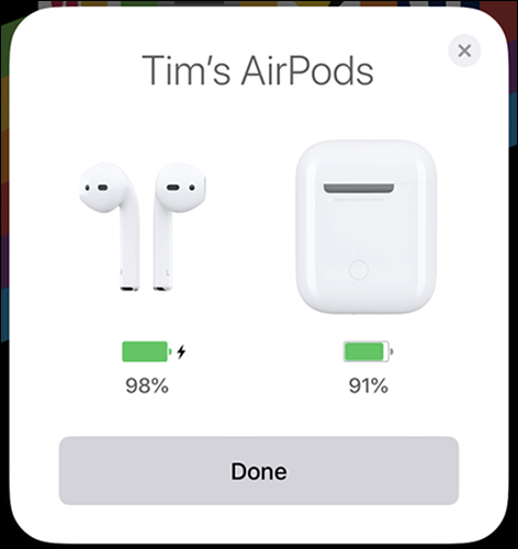 Un mensaje emergente que muestra la duración de la batería de un par de AirPods y su funda en un iPhone emparejado.