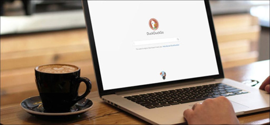 DuckDuckGo en la pantalla de un portátil.