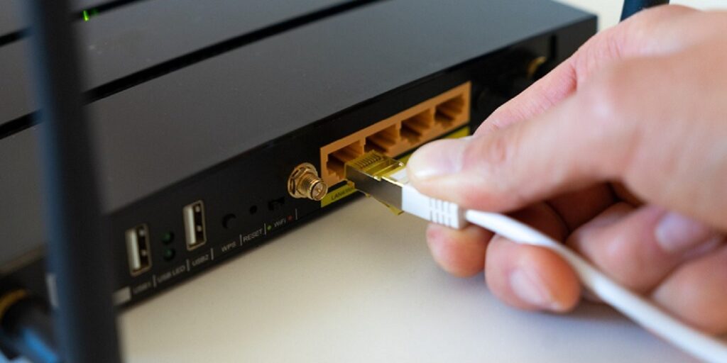 How To Troubleshoot A Router Featured