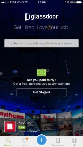 La aplicación móvil de búsqueda de empleo de Glassdoor proporciona un tesoro de reseñas de empresas e información privilegiada de los empleados sobre posibles empresas objetivo para los solicitantes de empleo.
