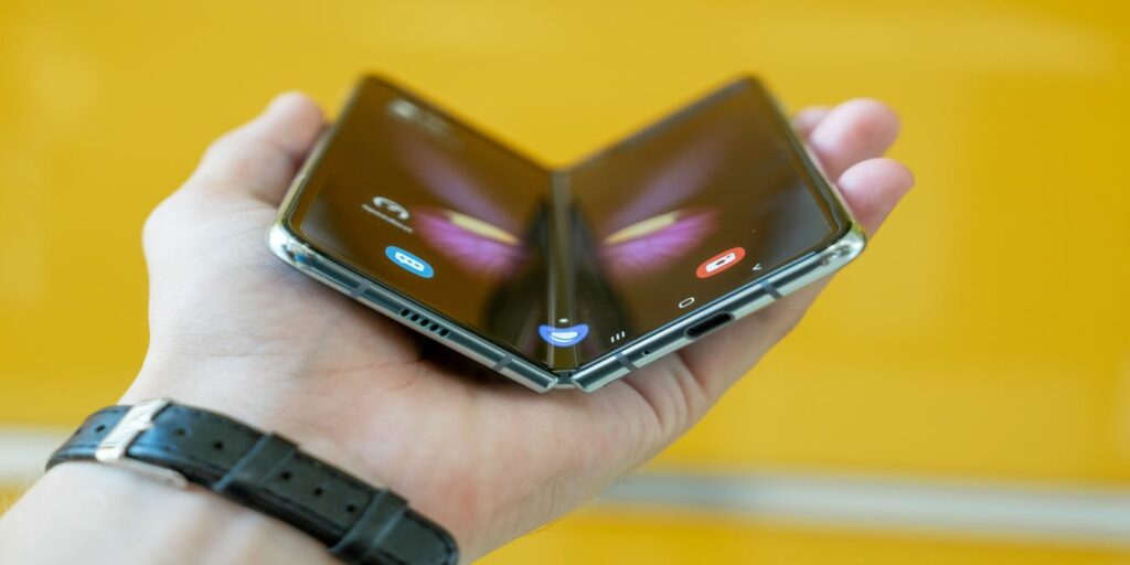 Foldable Phones Uses Featured