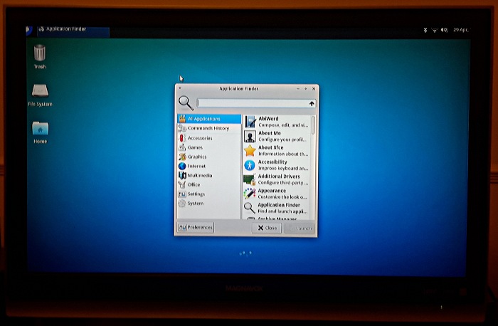 Uso del iniciador del buscador de aplicaciones de Xubuntu para abrir aplicaciones.