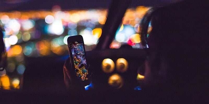 ¿Es una buena idea desactivar automáticamente su teléfono mientras conduce?
