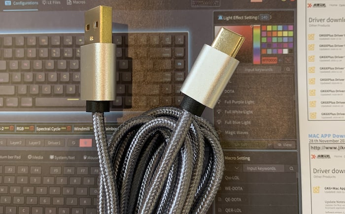 El cable USB-C incluido.