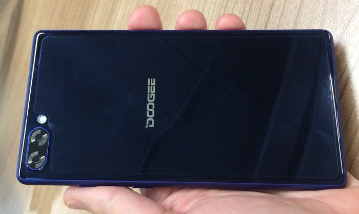 doogee-mix-back-superficie