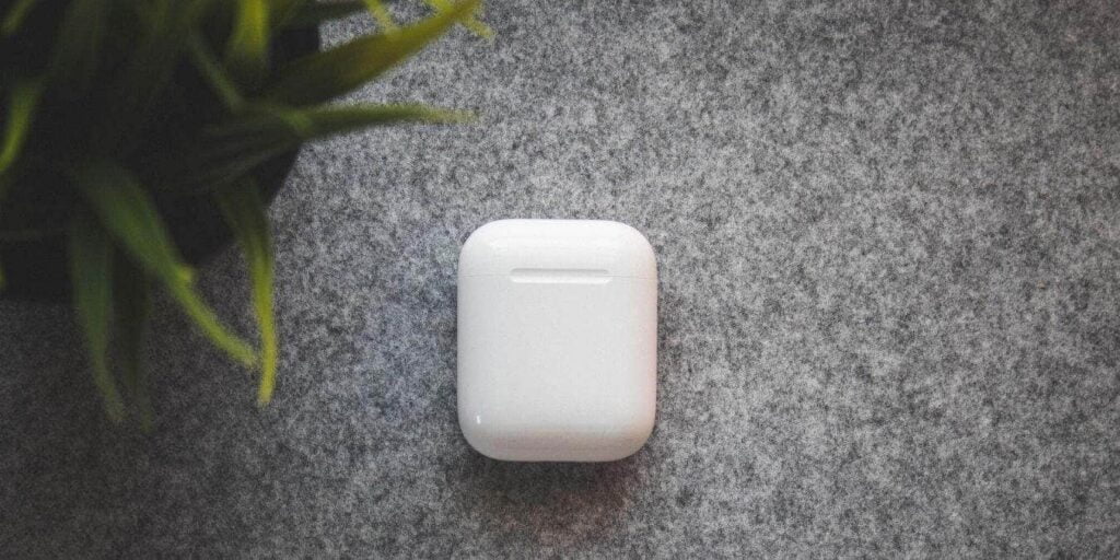 Prevent Airpods From Getting Lost Stolen Case Featured Min (1) Min