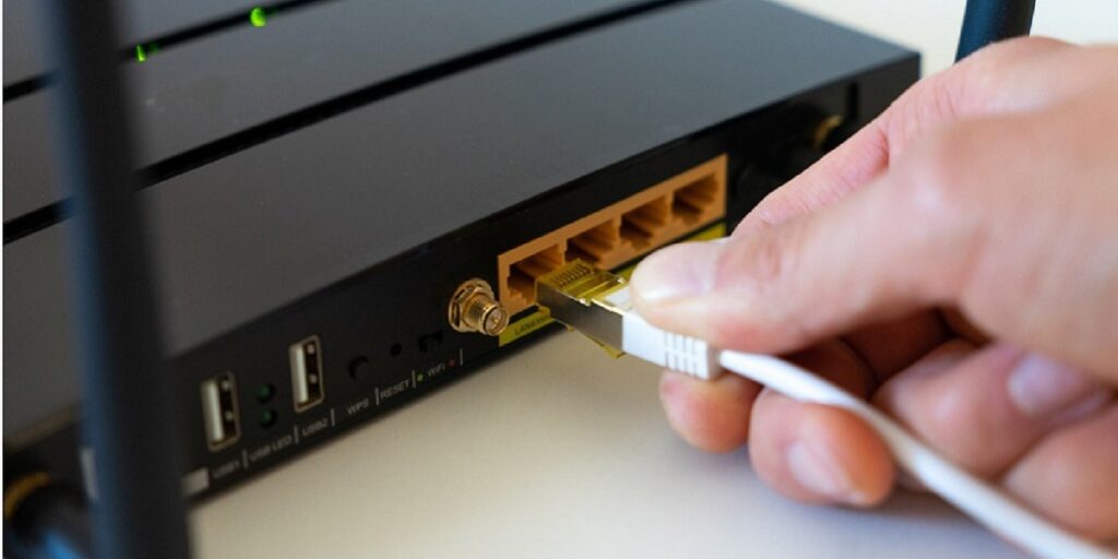 9 Ways To Reuse Your Old Routers Featured