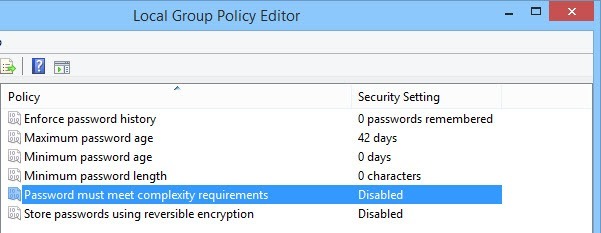 Haga doble clic en la política 'La contraseña debe cumplir con el requisito de complejidad'.
