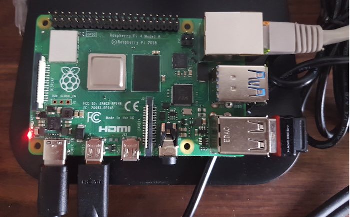 ¡Asegúrate de conectar un cable ethernet a tu Raspberry Pi! 