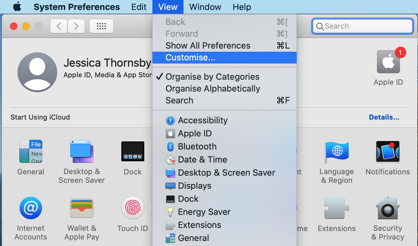 Puede personalizar la ventana de Preferencias del sistema de macOS, a través de la "Ver > Personalizar…" menú.» class=»lazyload wp-image-369893″ title=»Puede personalizar la ventana de Preferencias del sistema de macOS, a través de la "Ver > Personalizar…" menú.»></p>
<center><script async src=