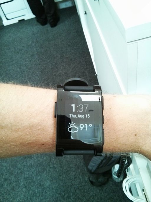 Smartwatch con pantalla cuadrada.