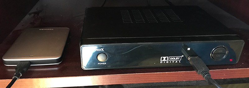 Conecte un disco duro USB al puerto frontal del Mediasonic HomeWorx PVR HW-150