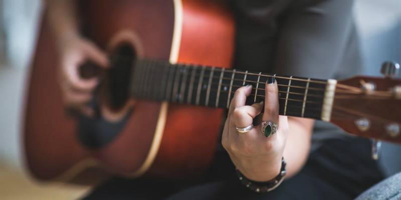 5 increíbles aplicaciones móviles de guitarra para convertirte en un maestro de la guitarra