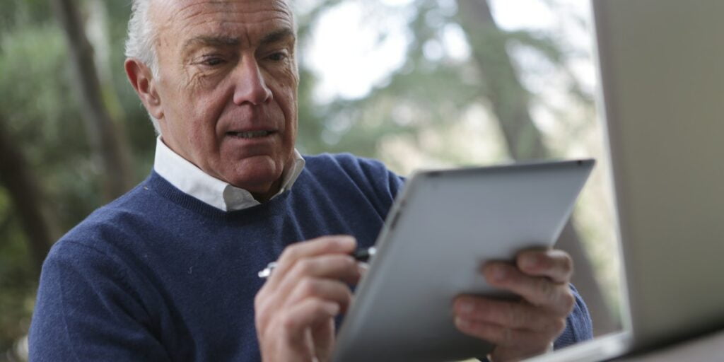 Ipad Iphone Seniors Feature Image