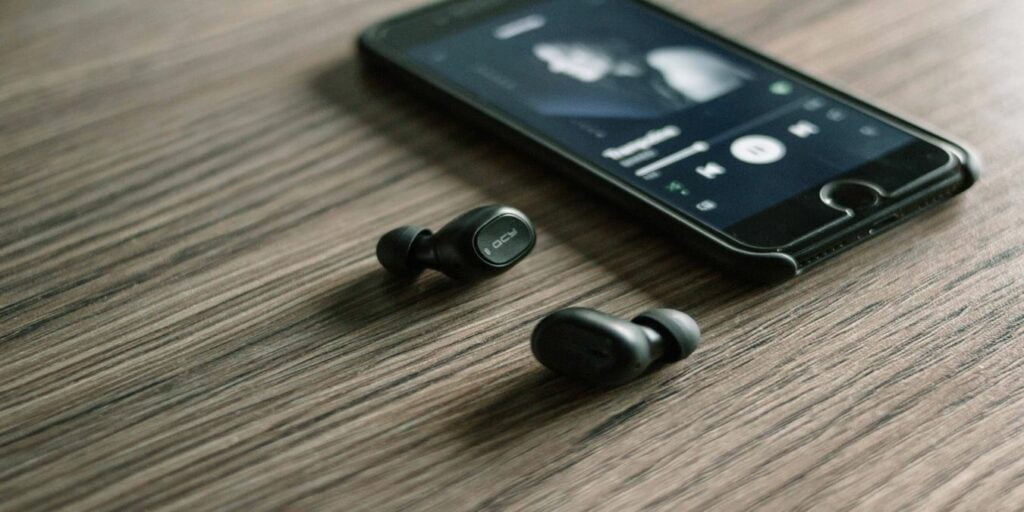 Cheap Wireless Earbuds Featured