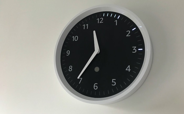 Puede usar Amazon Echo Wall Clock para configurar varios temporizadores