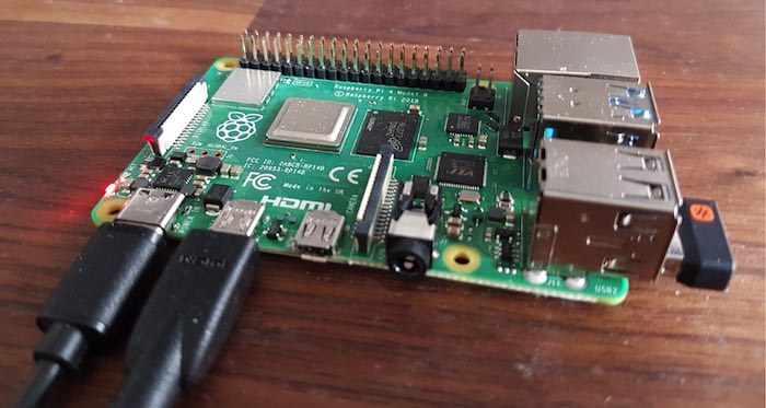 Conecte todos sus periféricos a su Raspberry Pi. 