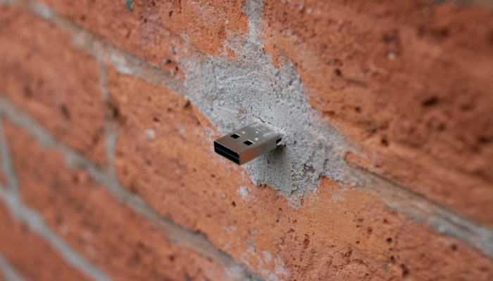 cool-uses-usb-drive-dead-drop